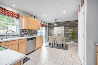 86 Beacon Ave, Woonsocket, RI 02895 - photo 5