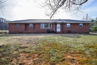 5869 View Point Ave Salem VA-large-001-1