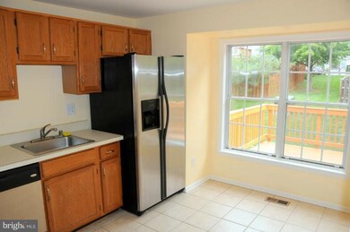 13866 Laura Ratcliff Ct, Centreville, VA 20121 - photo 2