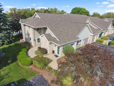 18740 Emerald Cir unit E, Brookfield, WI 53045 - photo 4