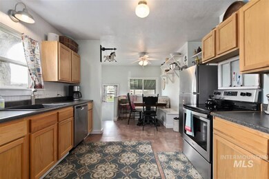 923 S Chestnut St, Nampa, ID 83686 - photo 7