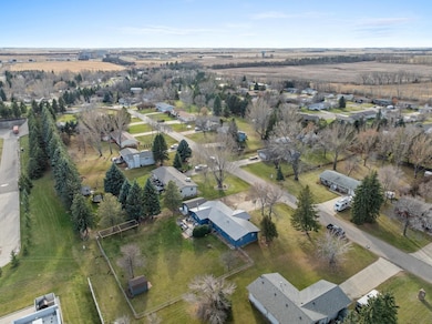 2009 Parkside Dr, Minot, ND 58701 - photo 3