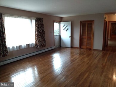 637 Hamilton Ave, Chambersburg, PA 17202 - photo 6