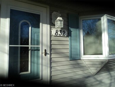 832 W Shore Blvd, Sheffield Lake, OH 44054 - photo 2