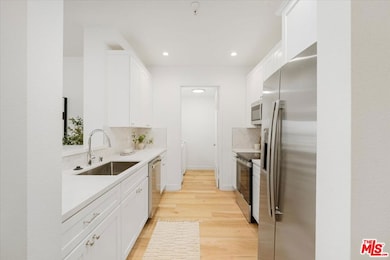 Barcelona Towers unit 212, Los Angeles, CA 90005 - photo 5