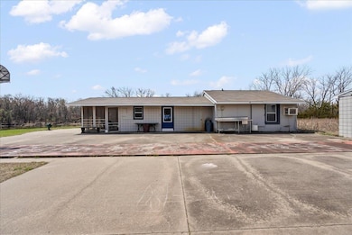 701 Evansdale Dr, Elk Run Heights, IA 50707 - photo 5