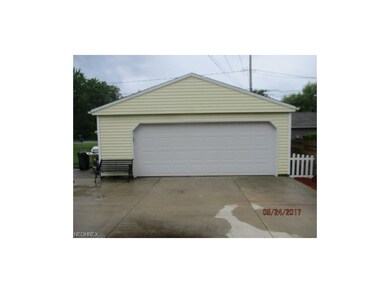 662 Sunset Ave, Sheffield Lake, OH 44054 - photo 5