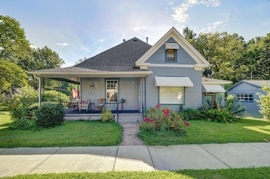 1462 E McDaniel St-3