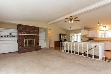 005-Living_Room-2124895-medium