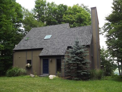 1111 Skyline Ct, Canadensis, PA 18325 - photo 2