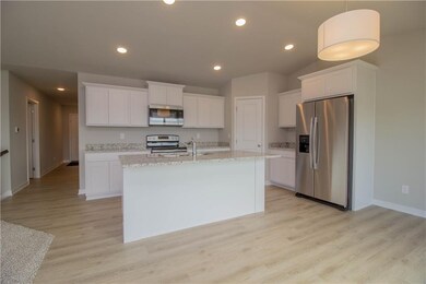 2501 N 7th Ave E, Newton, IA 50208 - photo 5