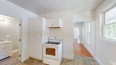 10 Barrows St unit 1, Middleboro, MA 02346 - photo 4