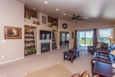 005_Living Room