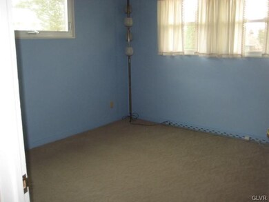 2737 Saxon St, Allentown, PA 18103 - photo 6