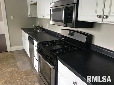 1622 Warren St, Davenport, IA 52804 - photo 3