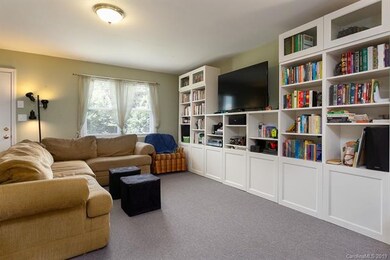 115 S Rowe Rd, Hendersonville, NC 28792 - photo 3