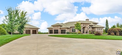 6413 SW Bayshore Dr, Topeka, KS 66610 - photo 2