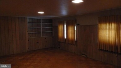 6706 Collinsdale Rd, Parkville, MD 21234 - photo 3