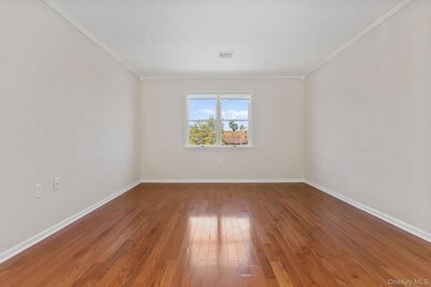 160 Lakeview Ave unit 2nd Floor, West Harrison, NY 10604 - photo 4