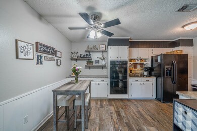 808 S Fairview Cir, Alvin, TX 77511 - photo 7