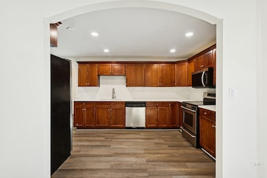 540 E 4th St, Lockport, IL 60441 - photo 4