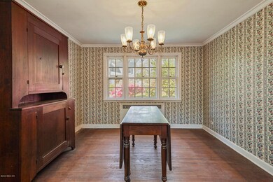 012-photo-dining-room-8281404