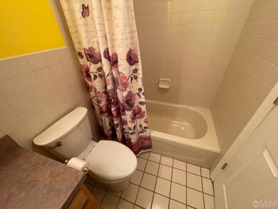 402 Newport Ct, Fords, NJ 08863 - photo 7