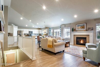 6_Living-Room_high_3772340