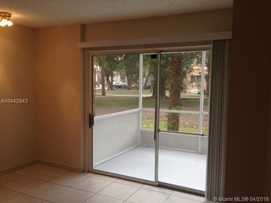 access to screened terrace