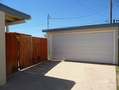 Detached garage