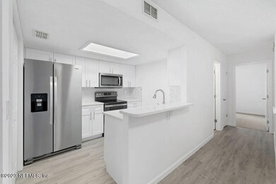 7640 Melissa Ct N, Jacksonville, FL 32210 - photo 5