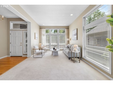 Living Room/Entrance