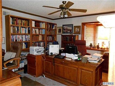Den/office can be easily converted to third bedroo