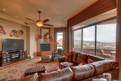 Mountain views- Family room