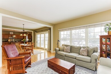 005-Living_Room-2307475-medium
