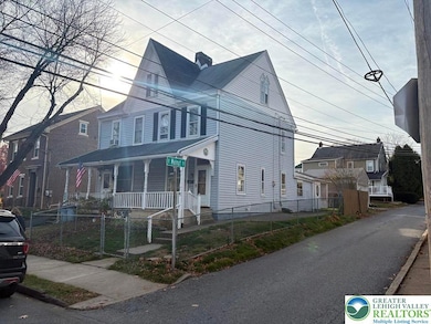 521 Maple St, Bethlehem, PA 18018 - photo 2