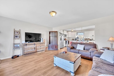 1031 Kemperwood Ct, Howell, MI 48843 - photo 7