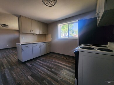 209 W 25th St, Burley, ID 83318 - photo 4