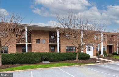 105 Woodstream Dr, Norristown, PA 19403 - photo 2