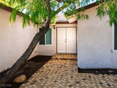 2660 Diamante Cir, Las Vegas, NV 89121 - photo 5