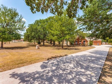 201 Lost Oak Dr, Azle, TX 76020 - photo 3