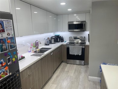 10090 NW 80th Ct unit 1302, Hialeah Gardens, FL 33016 - photo 4