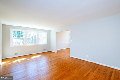 8204 Thornton Rd, Towson, MD 21204 - photo 3