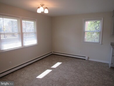 357 W Broad St, Telford, PA 18969 - photo 6