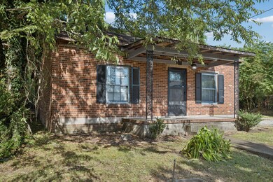 808 Woodside St, Columbia, TN 38401 - photo 2