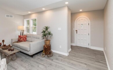 3507 Franklin Ave, Des Moines, IA 50310 - photo 3