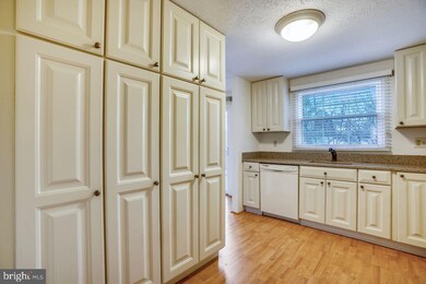 6397 Fairmead Ln, Columbia, MD 21045 - photo 7