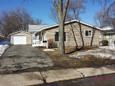 1262 Navajo Dr, Carpentersville, IL 60110 - photo 2
