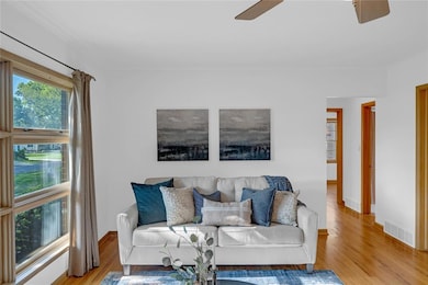 2511 53rd St, Des Moines, IA 50310 - photo 4