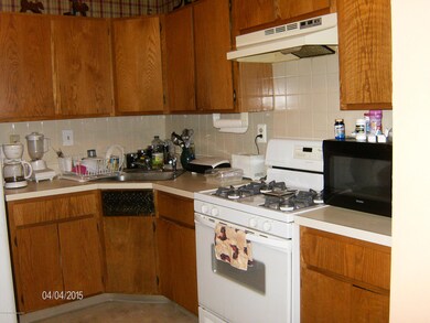 85 Players Cir, Tinton Falls, NJ 07724 - photo 5